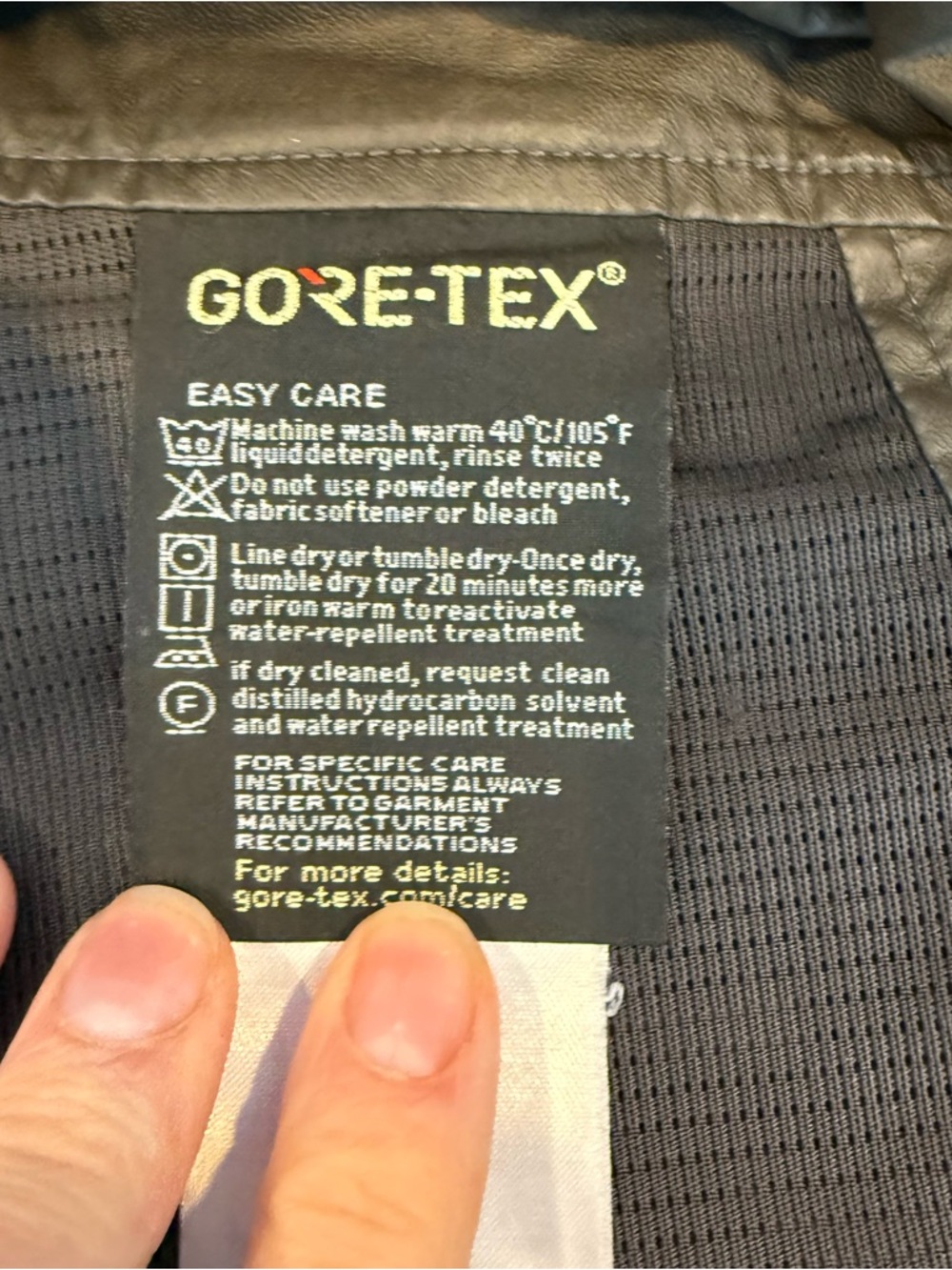 Mountain Hardwear Gortex Rain Jacket - Picture 8 of 10